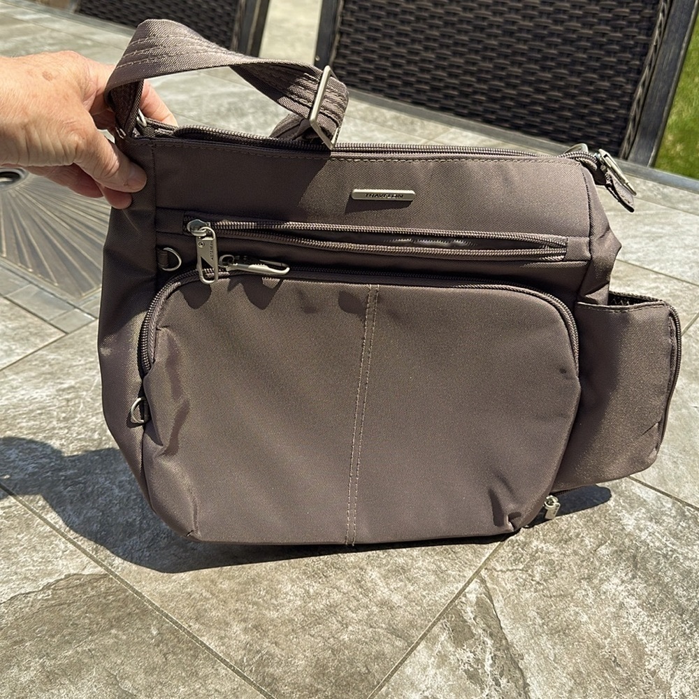 NWOT , anti theft Travelon crossbody , multiple zipper compartments - Picture 3 of 16